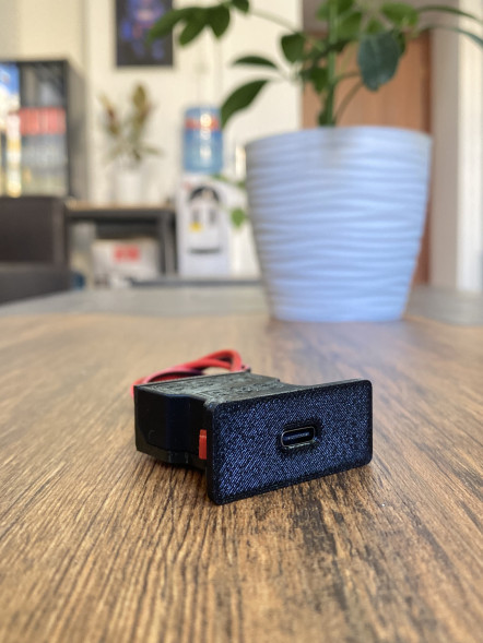 Блок зарядки USB-C 65W для BMW E36 в Липецке