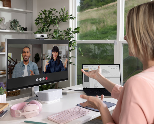 Веб-камера Logitech Brio 500, белый в Липецке