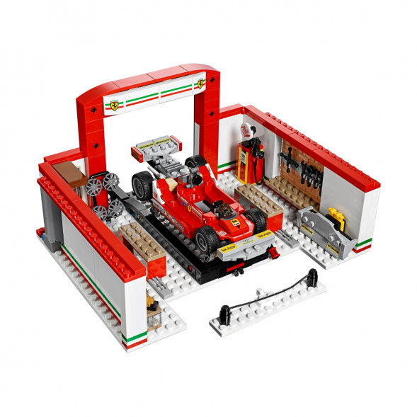 Конструктор LEGO Speed Champions 75889 Гараж Ferrari в Липецке