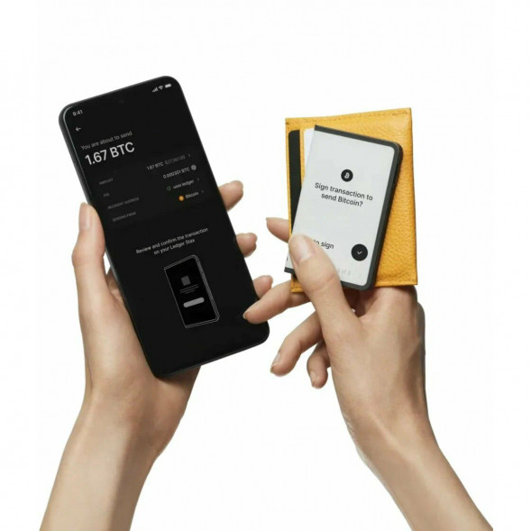 Аппаратный криптокошелек Ledger Stax + чехол Magnet Shell в Липецке