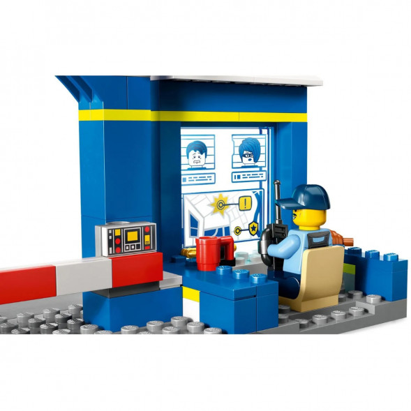 Конструктор LEGO City 60370 Побег из полицейского участка в Липецке